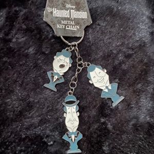 NWT Haunted Mansion Singing Busts Keychain
